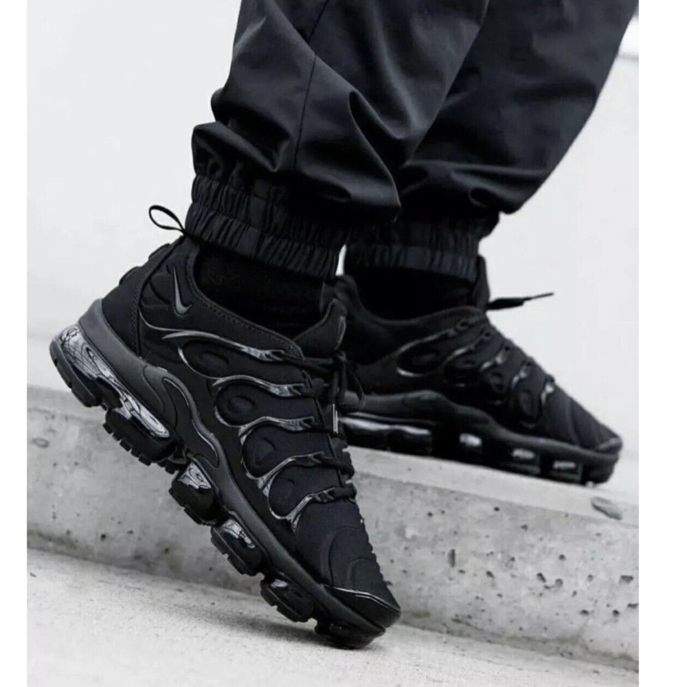 Nike Air VaporMax Plus "Black" Sneakers Size 9.5